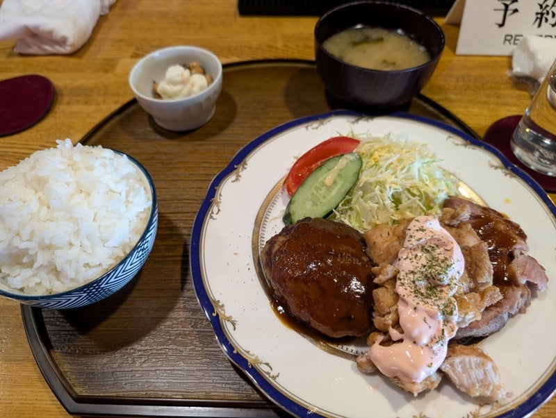 予約必須で90分待ちの洋食店の画像