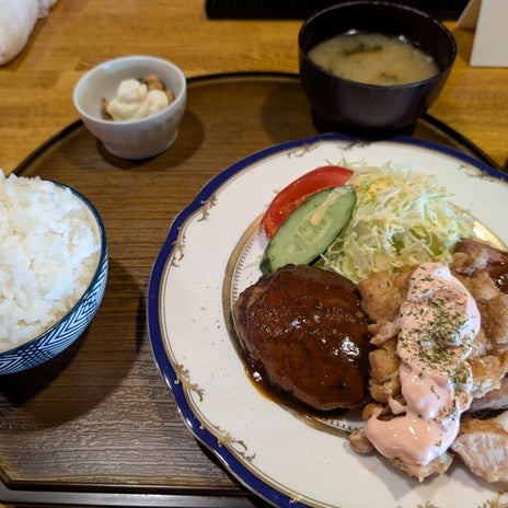 予約必須で90分待ちの洋食店の画像