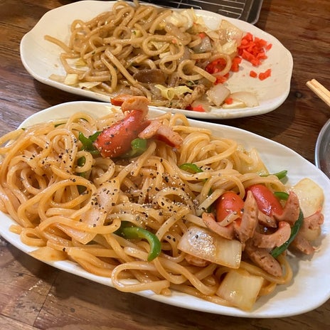 焼きそばとナポリタンが同じ麺の画像