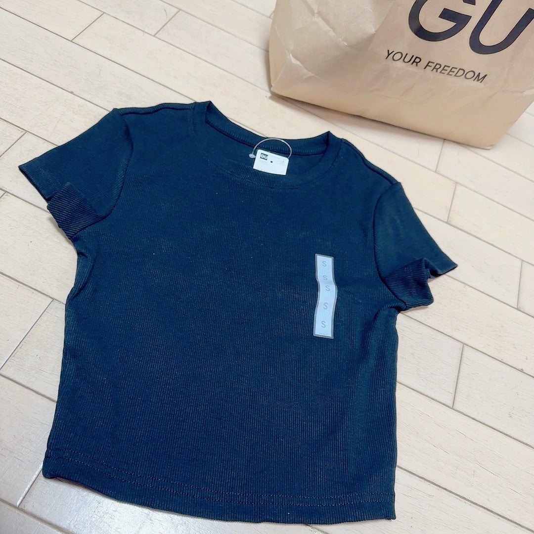 夏に大活躍しそうなGUのTシャツの画像