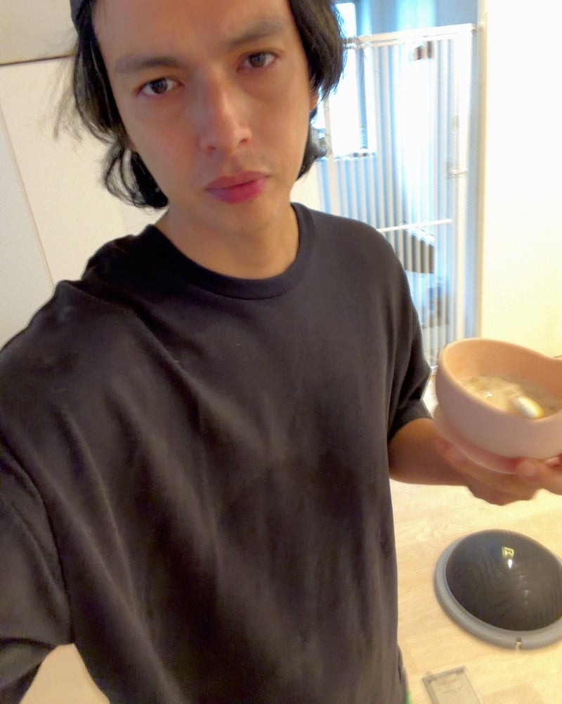 アレク 次女の朝ごはんの準備の画像