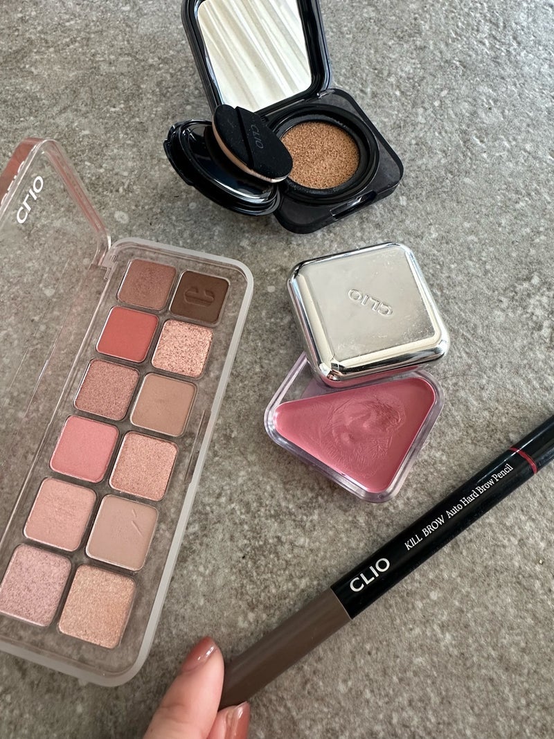 桃 眉毛に白髪が混ざっていた事の画像