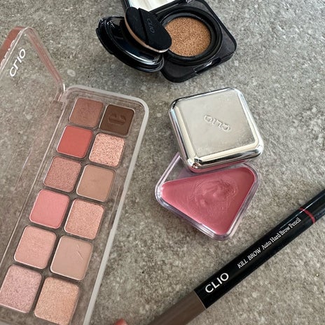 桃 眉毛に白髪が混ざっていた事の画像