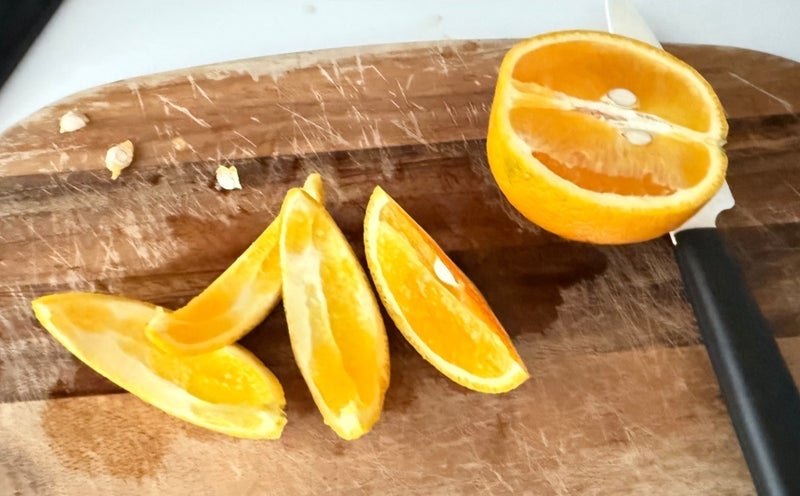 お昼からエアコンをつけて私は長袖の画像