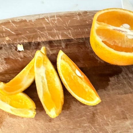 お昼からエアコンをつけて私は長袖の画像