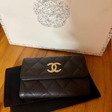 キラキラしたシャネルの限定品の画像