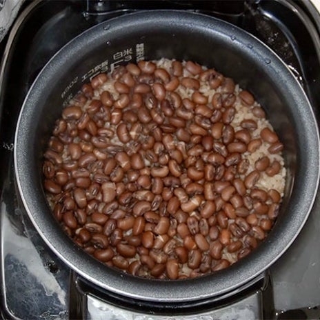 炊飯器でふっくらモチモチのお赤飯の画像