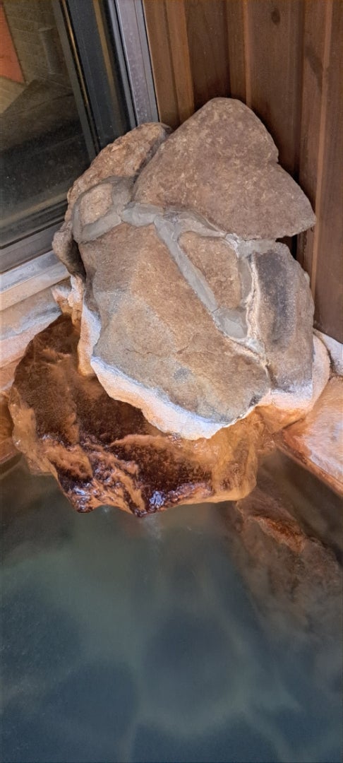 鉄分たっぷり完全かけ流しのお湯の画像