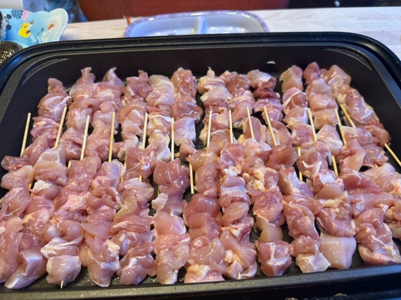 子ども5人が完食した2kgの焼き鳥の画像