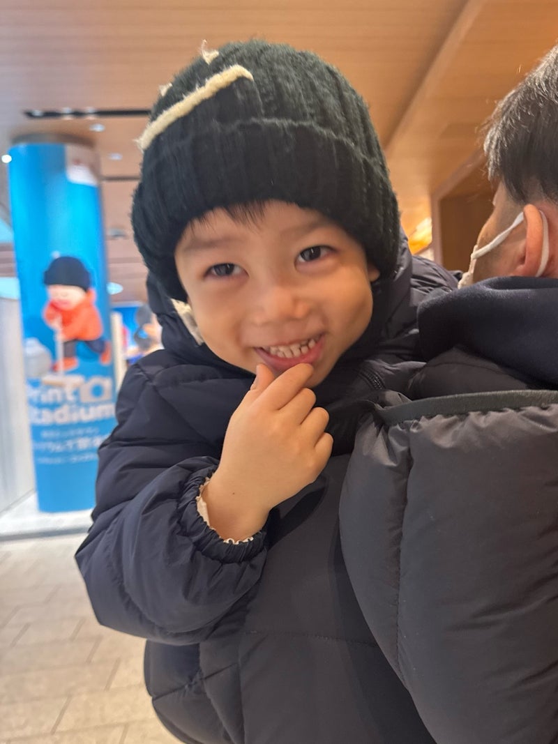 だいた 夫に抱っこされご満悦な息子の画像