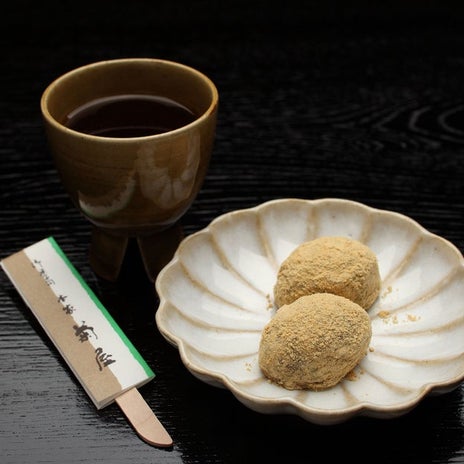 老舗の銘菓の期間限定パッケージの画像