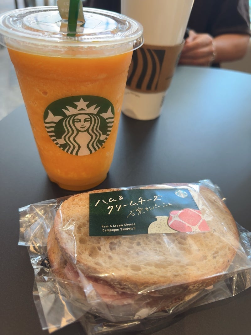 川崎希 朝の目覚めのスタバ品