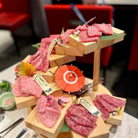 焼肉としゃぶしゃぶが楽しめる鍋の画像