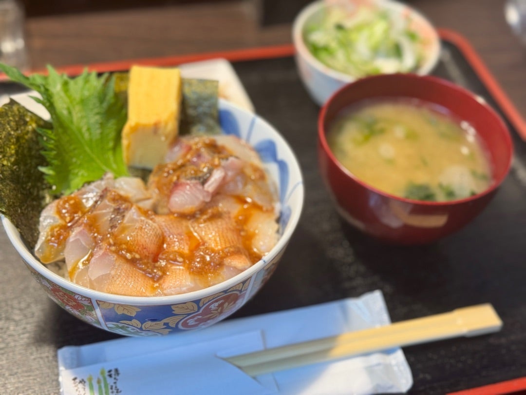 ぷちあや 美味で豪華な海鮮丼