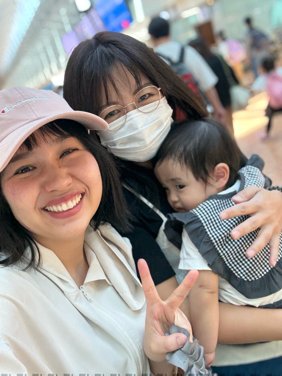 空港でお願いしたbabyの抱っこ