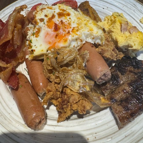 宿泊費に含まれている朝食ビュッフェの画像