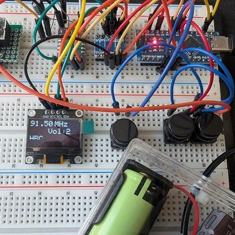 電池が駄目でひどくひずんだラジオの画像