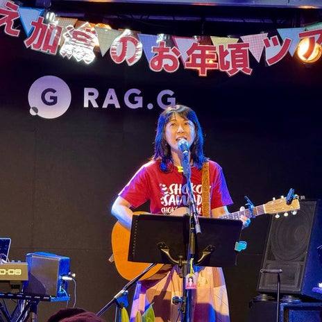 一番前で大人しく聴いていた盲導犬の画像