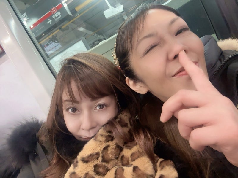 友達と電車でお出かけ中の1日の画像