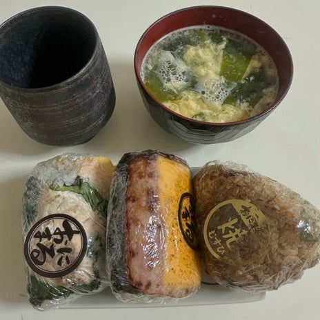 大好物で美味しすぎる具沢山おにぎりの画像