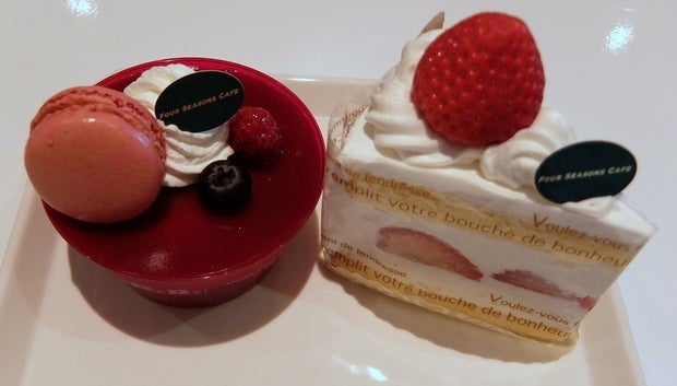 見た目も素敵な盛り沢山のスイーツの画像