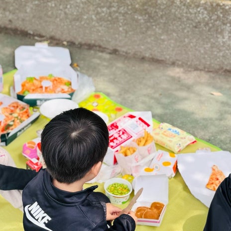 だいた 嬉しい子供同士の会話の画像
