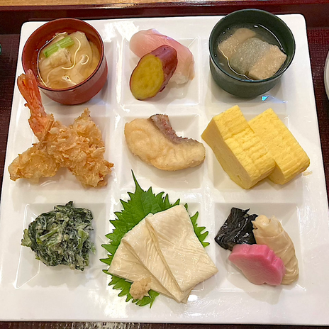 特典のお土産が付いたゆば御膳の画像