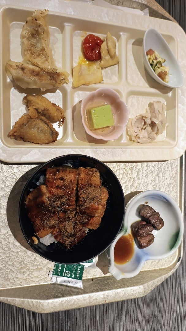 夕食ビュッフェでウナギ食べ放題の画像