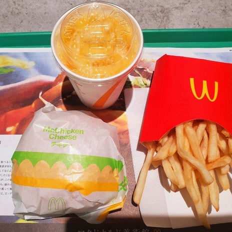 マックで値上げされた600円のセットの画像