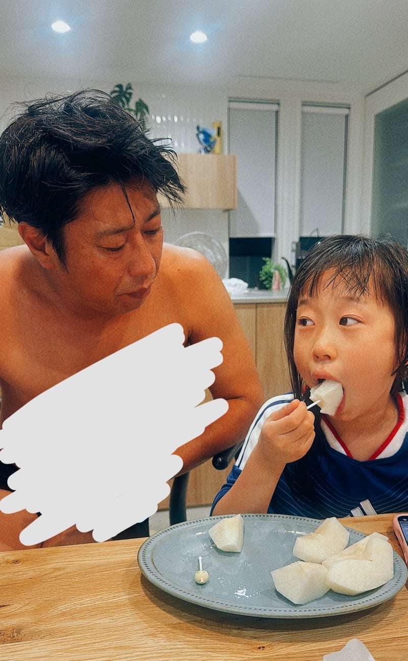 パパがいて家族で食べたご飯の画像