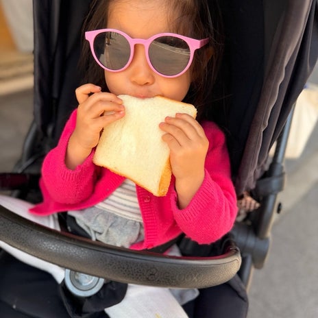 内山信二の妻 パン食べた後の寝落ちの画像