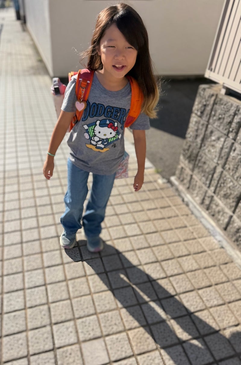 小原正子 1人で登校する長男の姿の画像