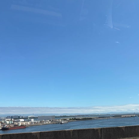 くもりで蒸し暑い大阪でのオフの画像
