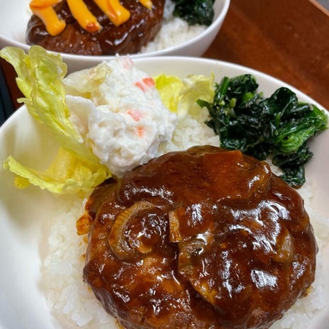 温めてのせただけの冷凍ハンバーグ丼の画像