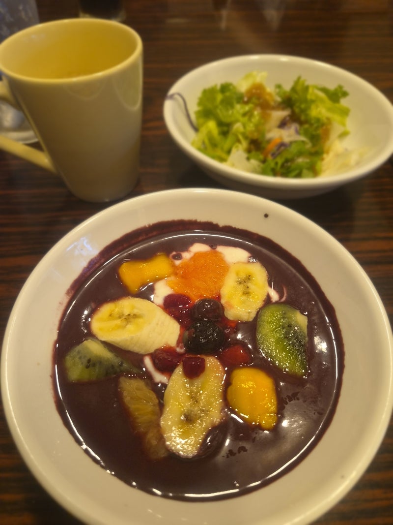 ホテル朝食で感激のアサイーボウルの画像