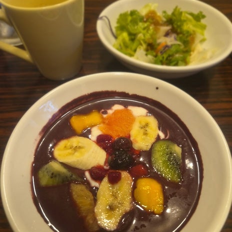ホテル朝食で感激のアサイーボウルの画像