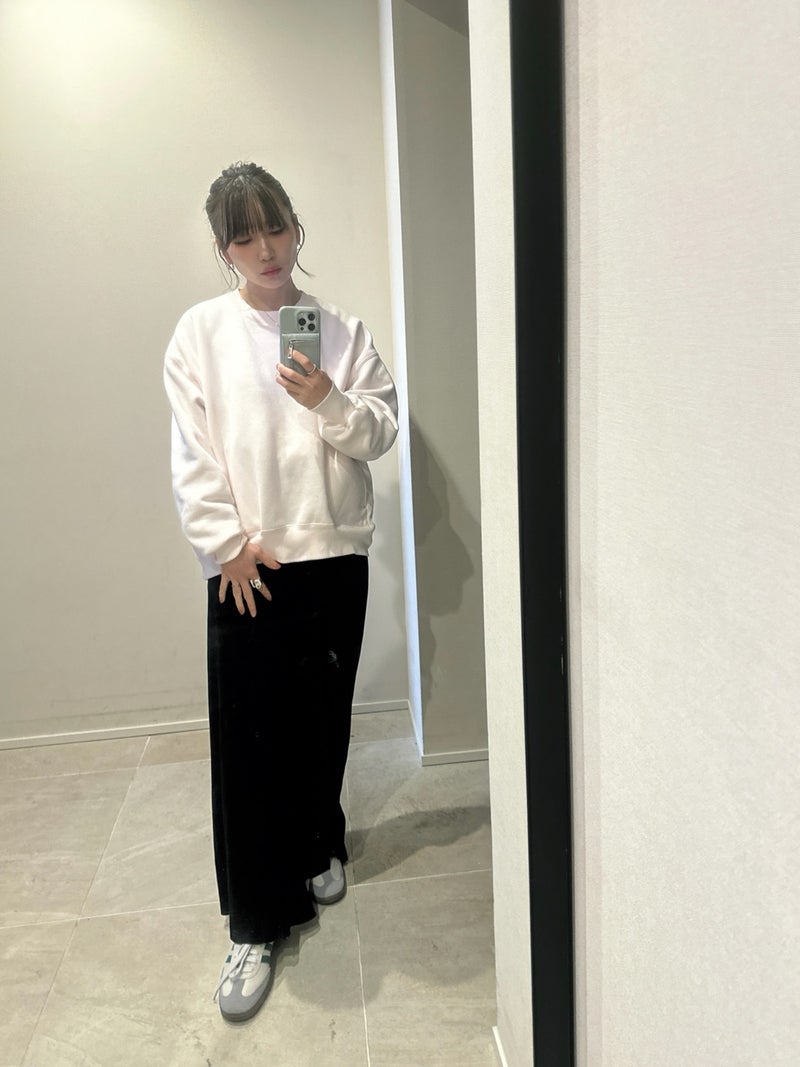 桃 販売店限定のレアスニーカーの画像