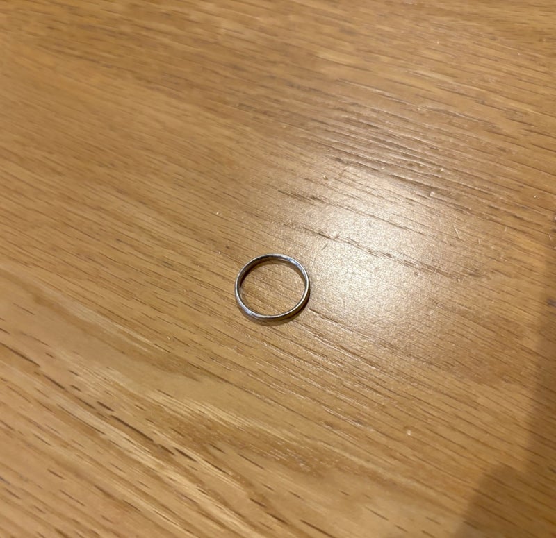 給食調理の仕事で外した結婚指輪の画像