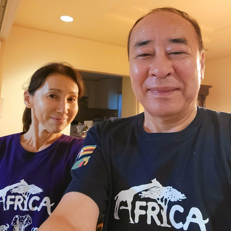 モト冬樹 妻とお揃いのTシャツの画像