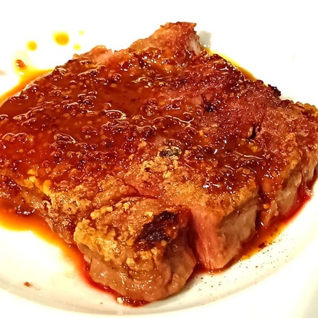 人気洋食店の多彩な7品の料理の画像