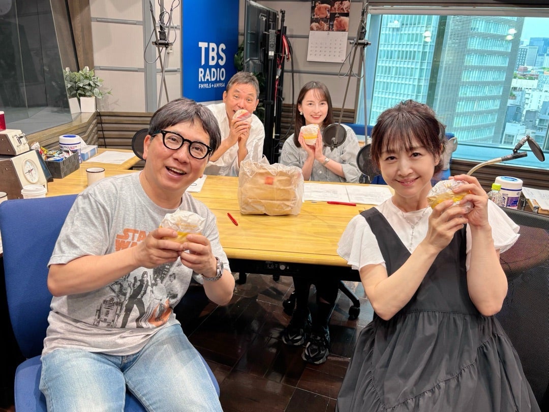 相田翔子 爆笑問題らと4ショット