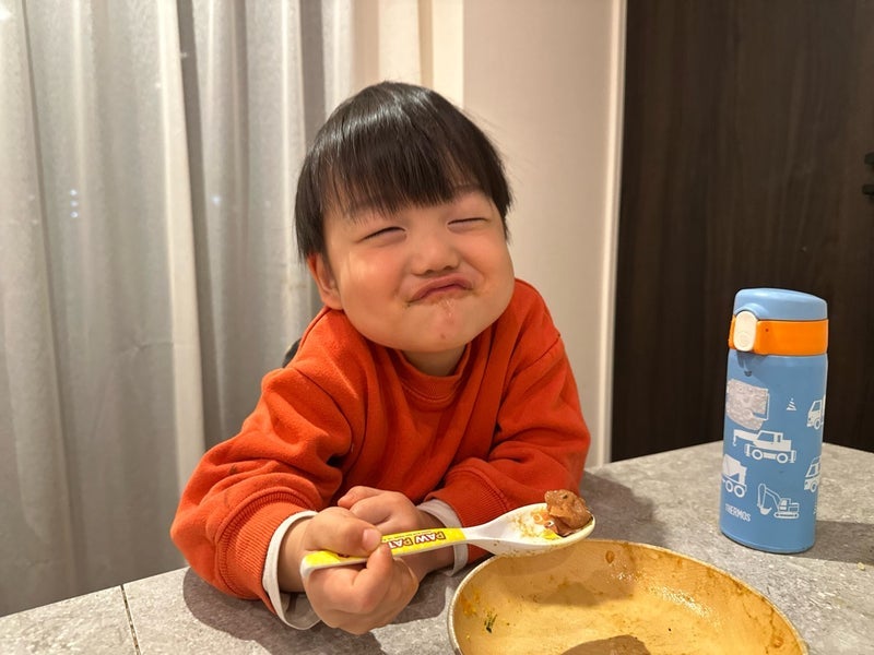 桃 デザートに梅干しですっぱい顔の画像