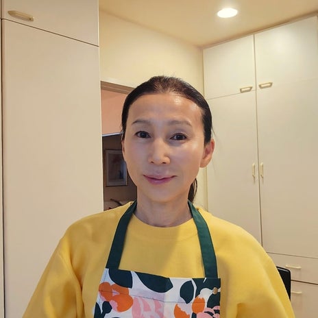 話で盛り上がった1才の優しい女の子の画像