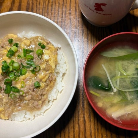 突然の話し声に凍りついた夜の画像