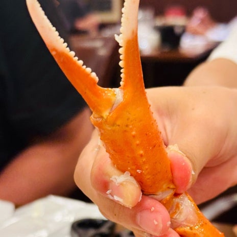 初めてカニを剥いてくれた娘の成長の画像
