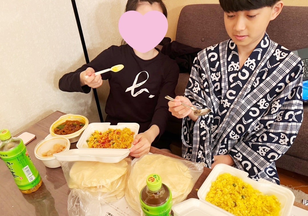市川團十郎 楽屋で仲良くランチ