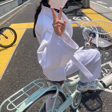 はしのえみ 道着で自転車に乗る娘の画像