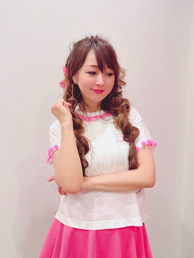 美奈代 夜のおさげヘアスタイルの画像