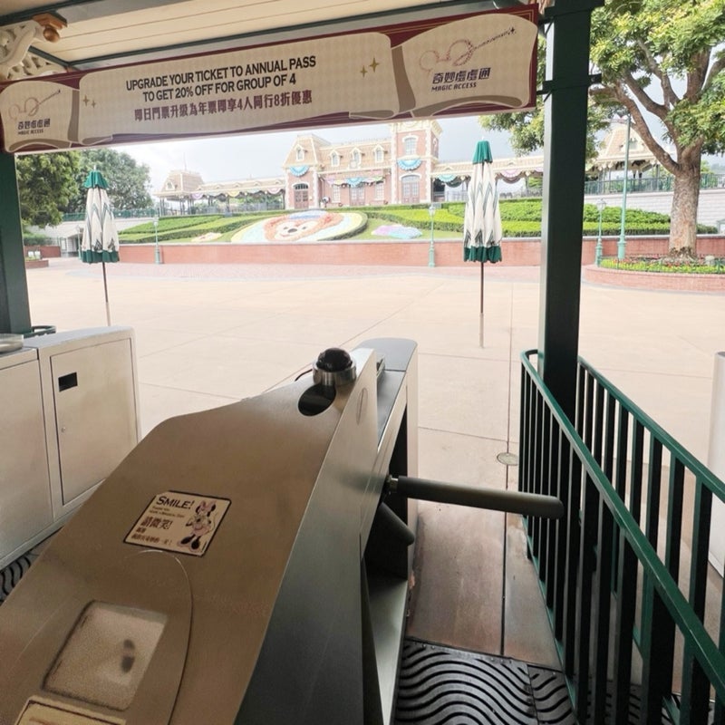 1人香港ディズニー入場1番乗りの画像