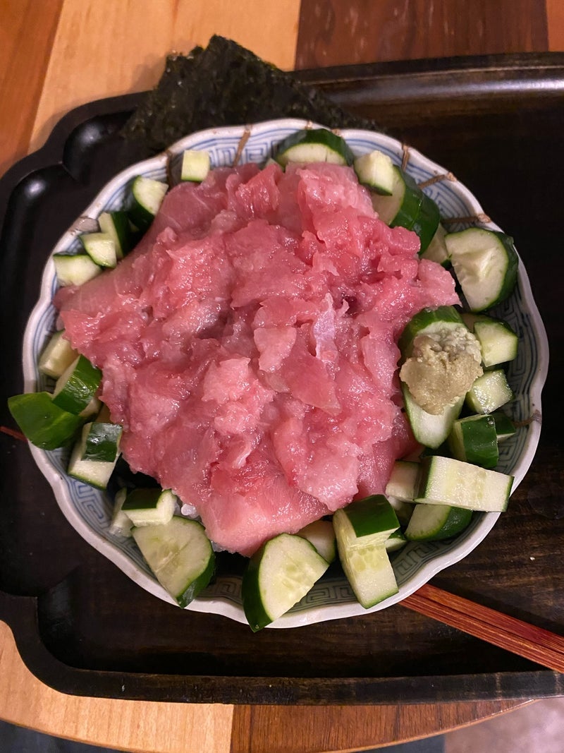 酢ときゅうりを追加したマグロ丼の画像